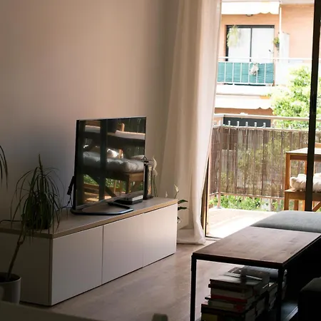 Barcelona A 20 Minutos En Piso Reformado Y Soleado Apartment *