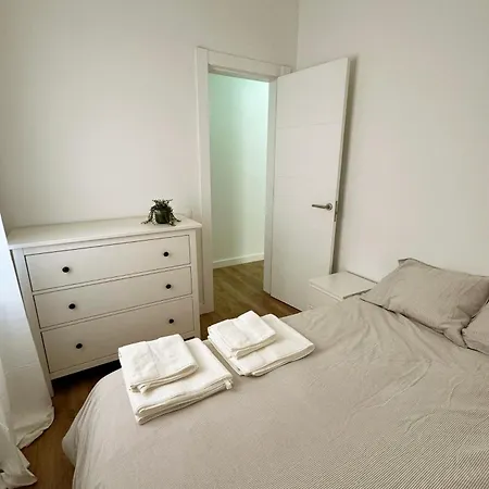 Barcelona A 20 Minutos En Piso Reformado Y Soleado Apartment