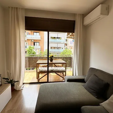 Barcelona A 20 Minutos En Piso Reformado Y Soleado